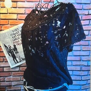 👚 Hi-Line Lace Top – Black – Sz Medium (NWOT)